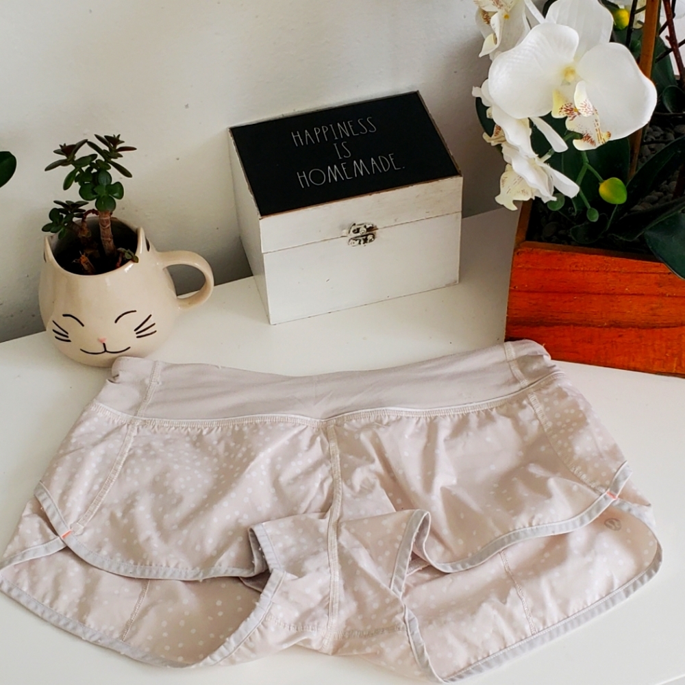 Lululemon white shorts size 6